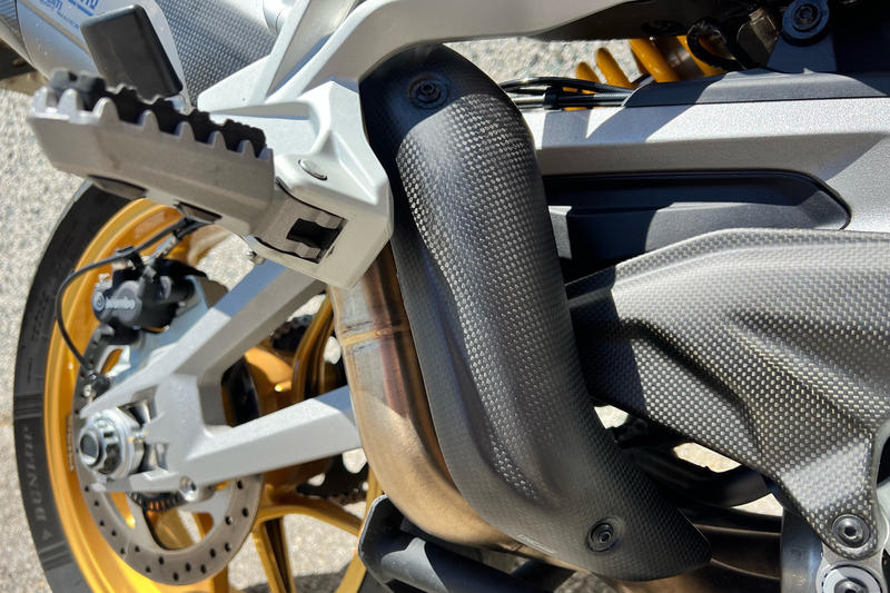 Lower pipes heat guard Akrapovic Full System Ducati Multistrada V4 - Carbon