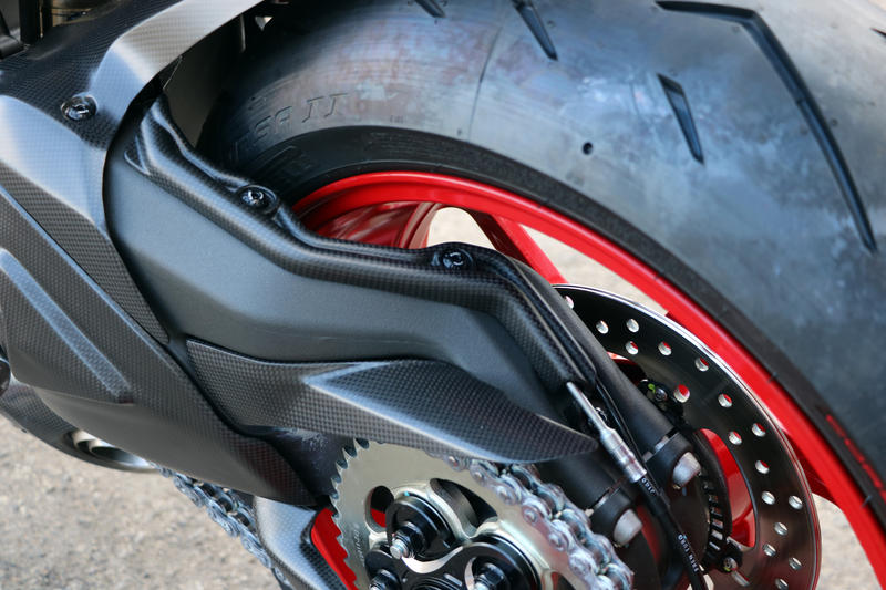 Passacavi forcellone Ducati Panigale - Carbonio opaco
