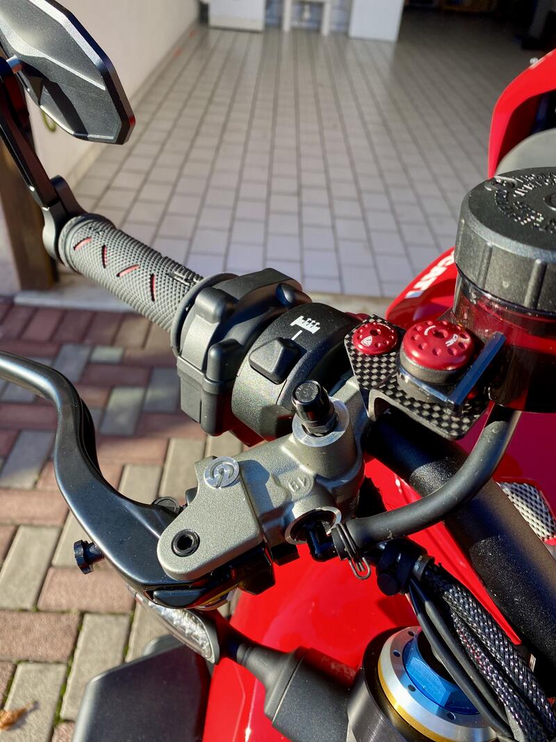 Front brake and clutch oil tank brackets - matt carbon