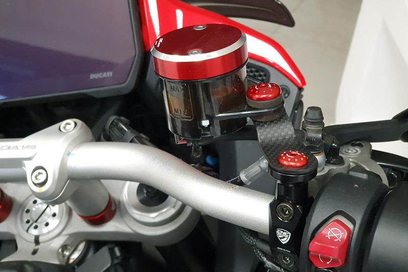 Front brake and clutch oil tank brackets Ducati Multistrada V4 / V2 MY2025 - Carbon