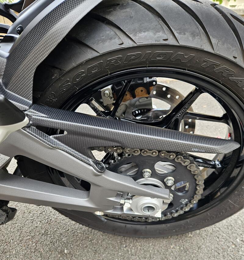 Protezione catena superiore Ducati Multistrada V4 in carbonio