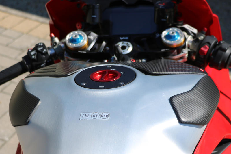 Fuel tank slider Carbon/Kevlar