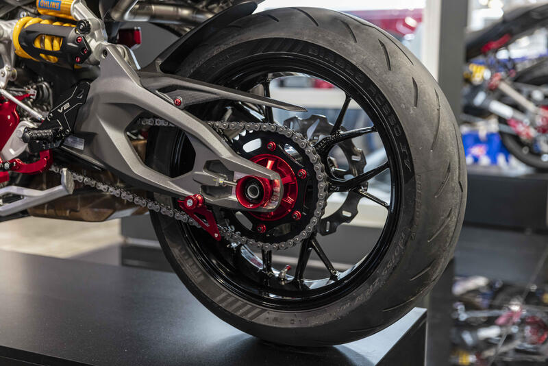 Chain adjuster for Ducati