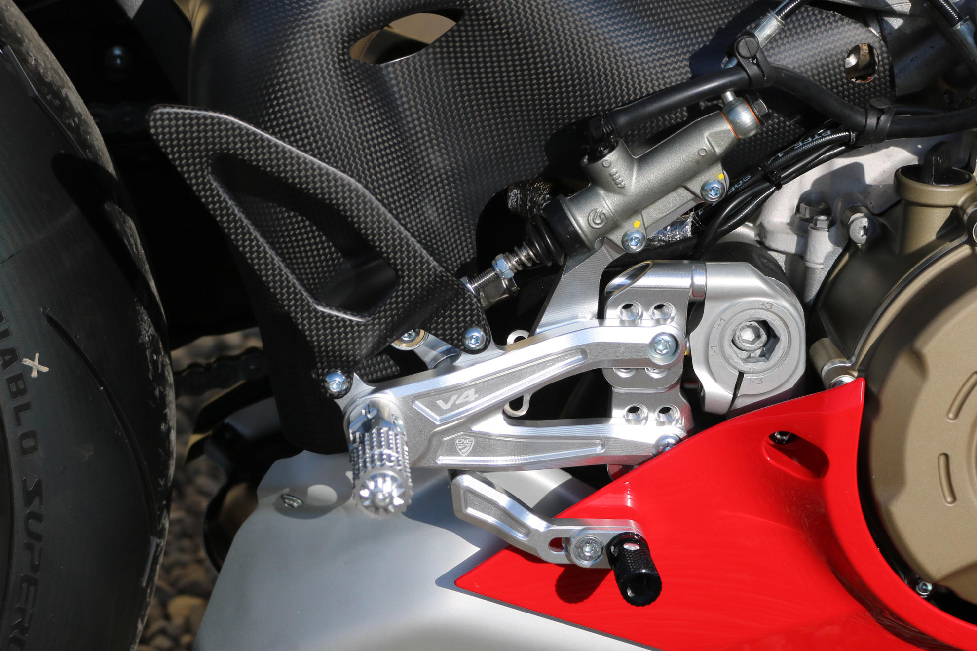 2種類選べる CNC Racing GPウィングレットカーボン PANIGALE V4/V4S