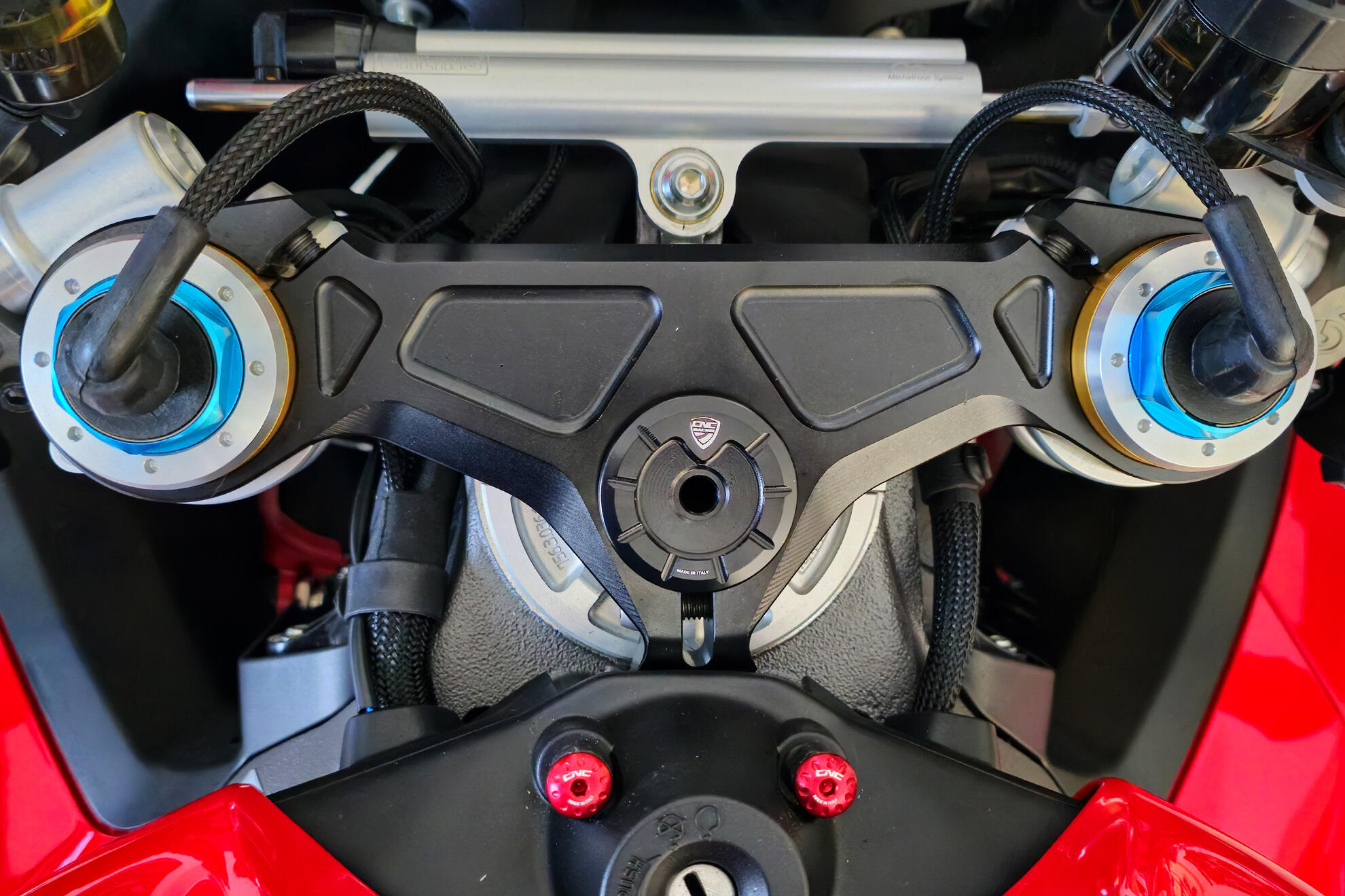 Triple clamps - top plate nut cap Ducati | Cnc Racing