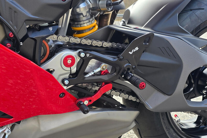 Adjustable rearsets Ducati Panigale V4 Black/Red