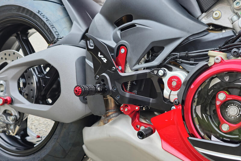 Adjustable rearsets Ducati Panigale V4 Black/Red