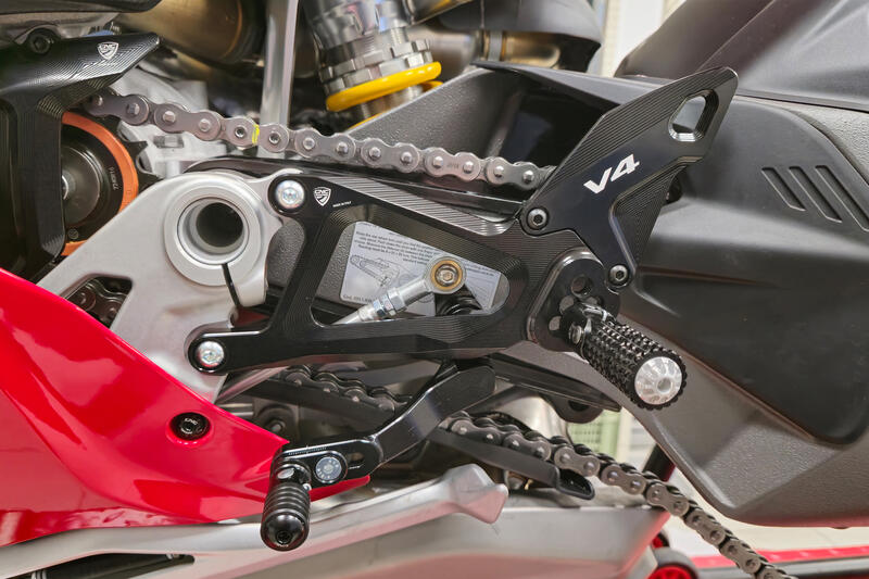 Adjustable rearsets Ducati Panigale V4 Black