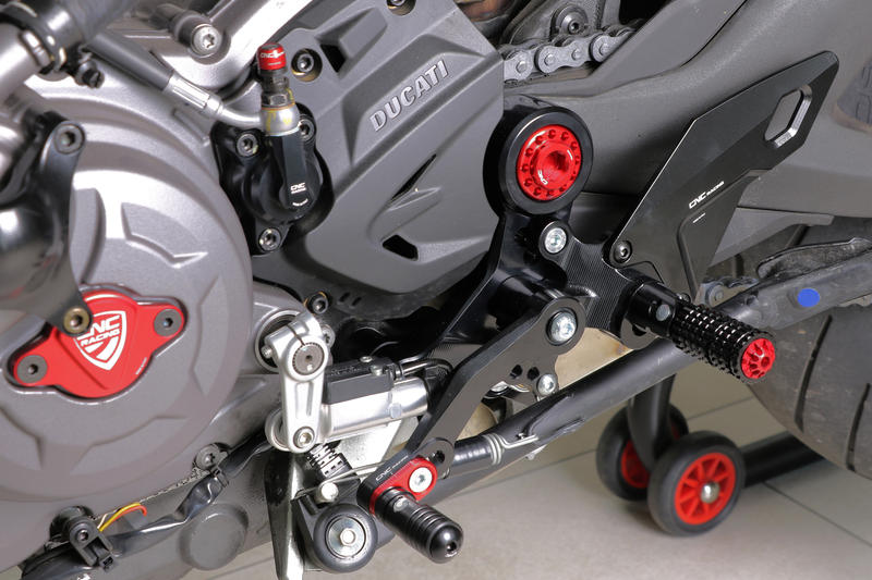Adjustable rear sets rider Ducati Monster 937 | Cnc Racing