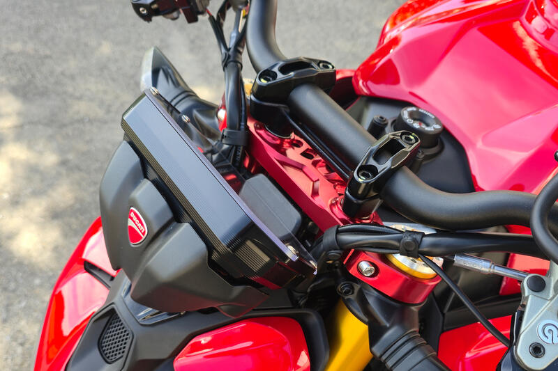 Dashboard cover Ducati Panigale V2, Streetfighter V2, Hypermotard V2 MY2025-26 Black