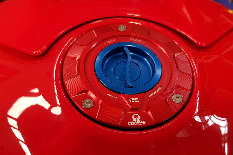 Fuel tank cap - Pramac Racing Limited Edition Red/Blue
